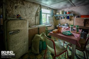 Little Green House - Quaint kitchen