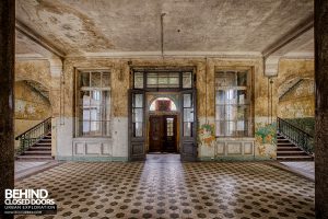 Beelitz Heilstätten Bath House - Entrance hall