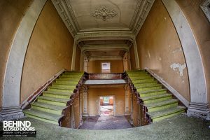 Chateau Rochendaal - Fisheye at top of stairs