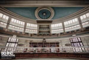 Post Office, Leicester - Curved counter