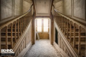 Château Japonais, France - Between the stairs