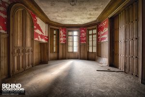 Château Japonais, France - Wood panels