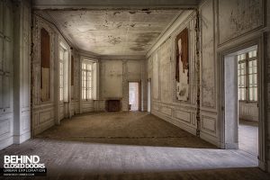 Château Japonais, France - Decaying room