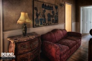 Château Sous Les Nuages - Sofa on the landing