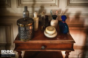 Château Sous Les Nuages - Items on dresser