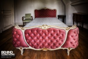 Château Sous Les Nuages - Fancy bed