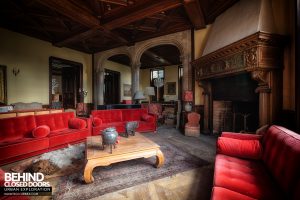 Château Sous Les Nuages - Spacious Living area