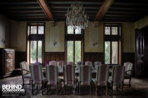 Château Sous Les Nuages - Banquet table