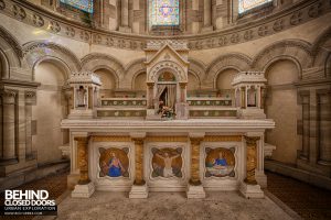 Hospital Plaza - Altar detail