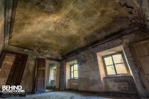 Palazzo di L - Decaying room