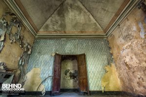 Palazzo di L - Decaying rooms