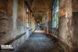 Manicomio di Racconigi - Decaying corridor