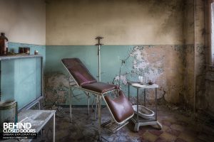 Mono Orphanage, Italy - Examination bed