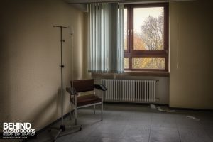 Psychiatrie V Germany - Chair and drip stand