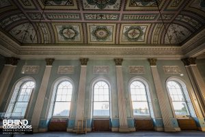 Buxton Crescent - Tall windows