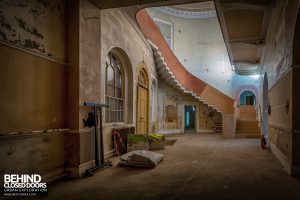 Buxton Crescent - Covered staircase