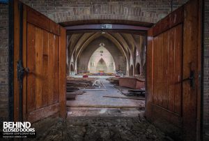 Rainbow Church, Netherlands - Through the doors