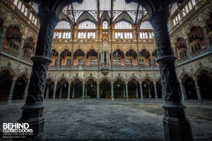 Chambre de Commerce - View through columns