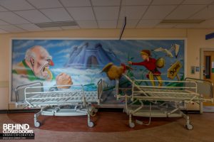 Alder Hey - Murals and beds