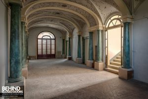 Villa Cripta, Italy - Hallway with steps