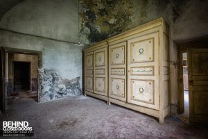 Palace Casino, Italy - Large cabinet