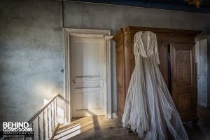 Manoir DP, Belgium - Dress on landing