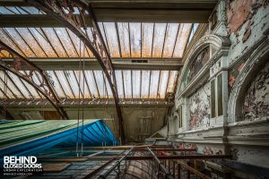 Coal Exchange, Cardiff - Arches and décor above ceiling