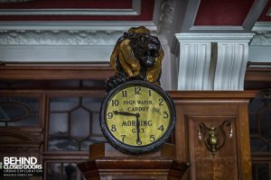 Coal Exchange, Cardiff - Clock and lion