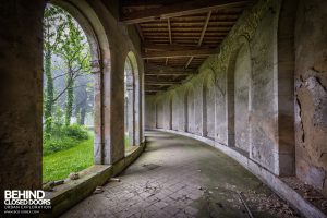 Chapelle des Pelotes, France - Curvy corridor