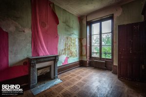 Château Poseidon - Fireplace in bedroom