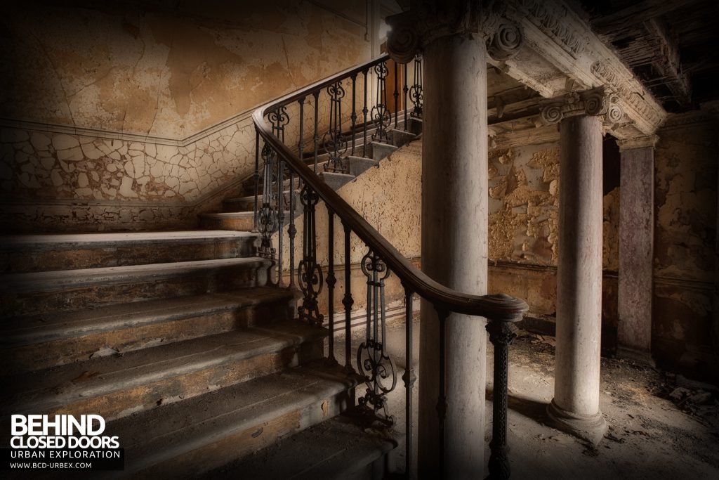 Sheffield Old Town Hall and Crown Courts - An elegant decaying staircase