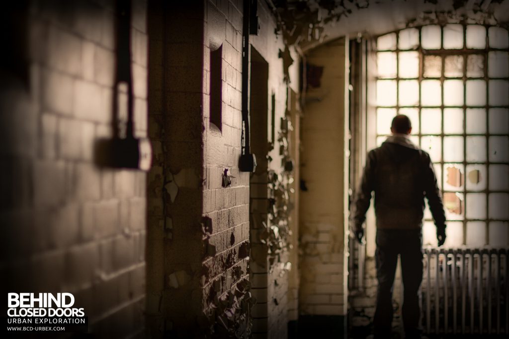 Sheffield Old Town Hall and Crown Courts - Selfie in the prison cell area