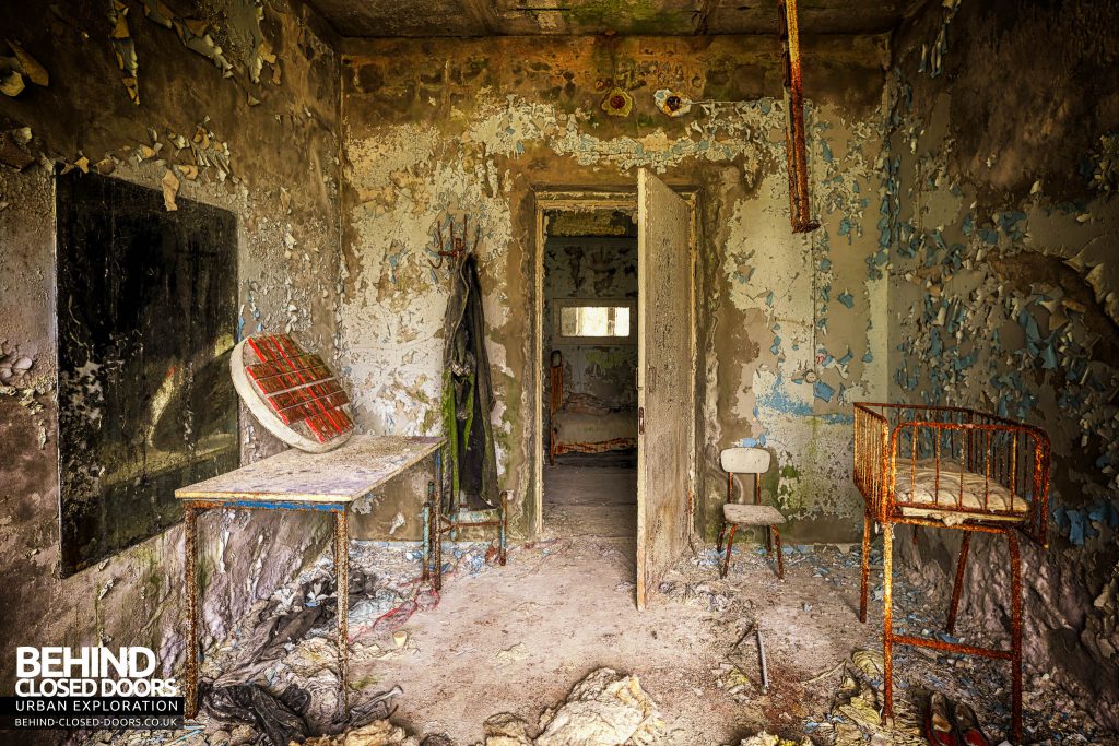 Pripyat Hospital - Decaying room