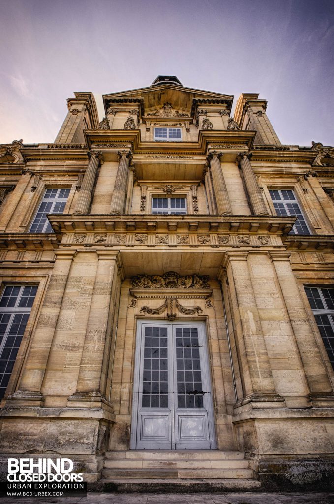 Chateau de Carnelle - Close-up of front door showing the buildings detailing