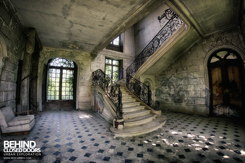 Château de Singes - Staircase room with the fisheye