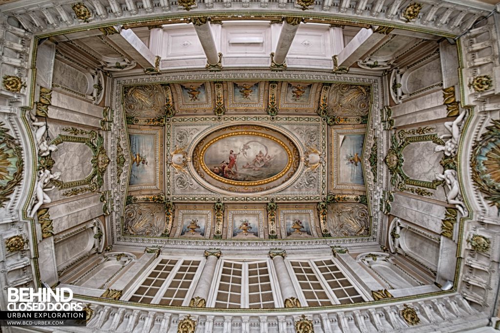 Alla Italia, Belgium - Looking up at the stunning ceiling