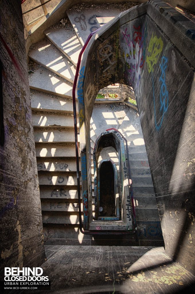 Sanatorium d'Aincourt - View down the stairs