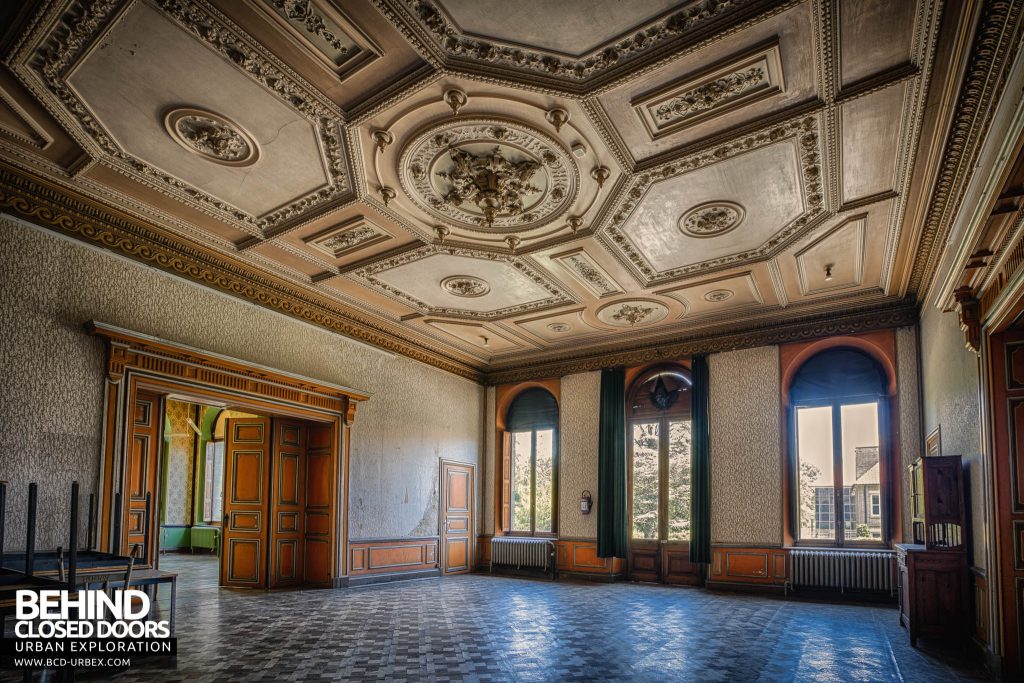 Château JM - Huge room with huge windows