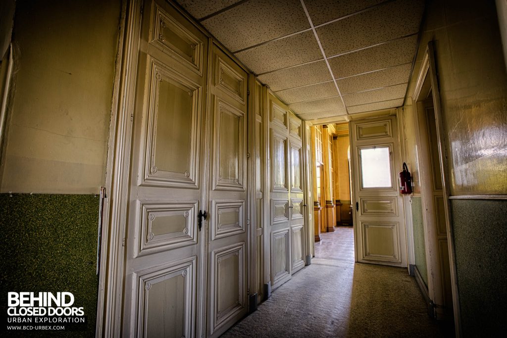Château JM - Doors in the corridor upstairs