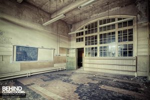 Easington Colliery Primary School - Another tall classroom