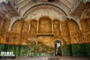 Beelitz Heilstätten Male Pavilion - Lizard Mural