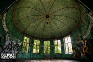 Beelitz Womens Lung Hospital - Round bathhouse