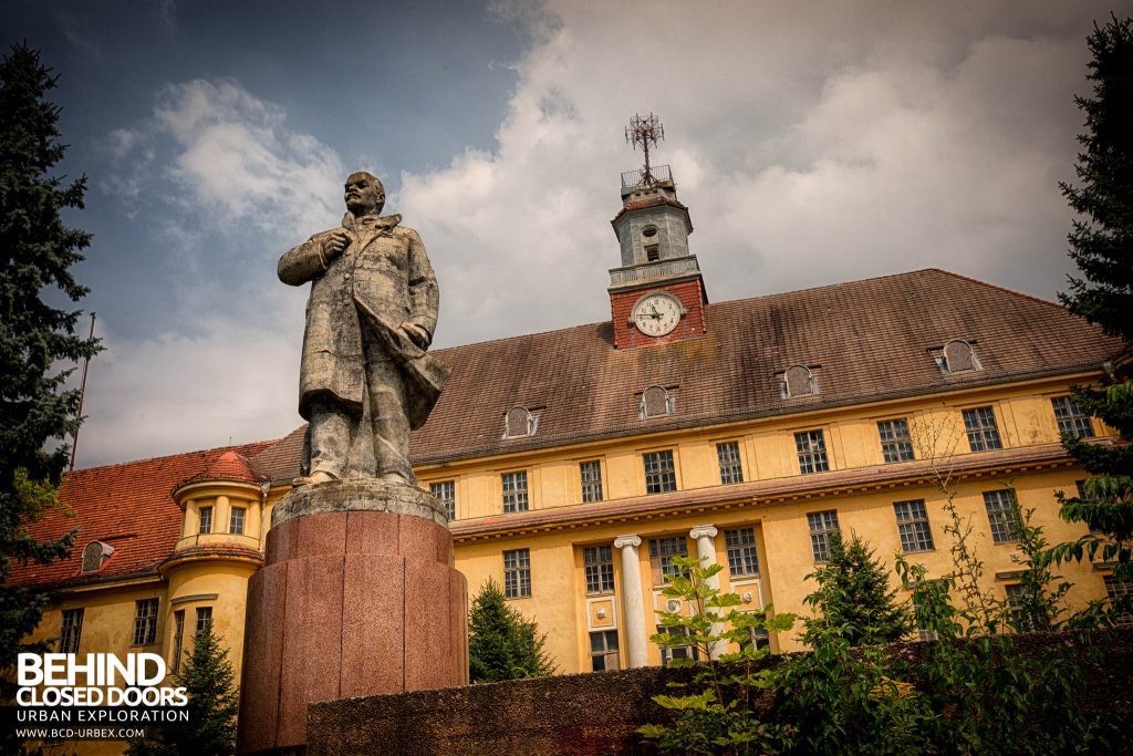 Wunsdorf - Haus der Offiziere - Lenin Statue