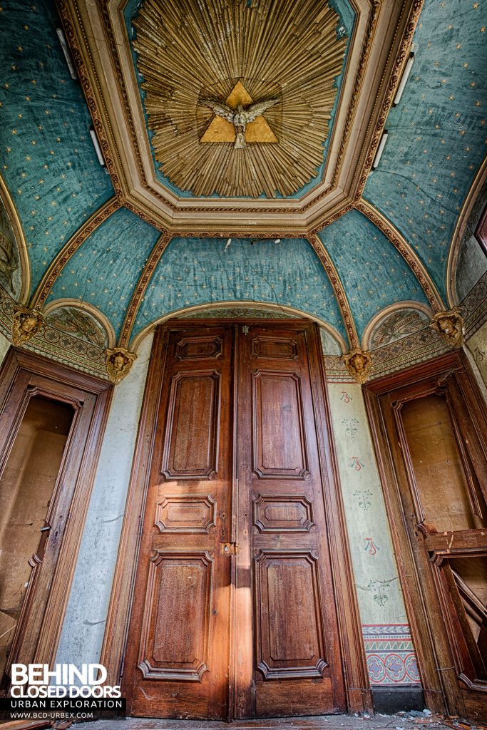 Chateau Rochendaal - Ceiling and door