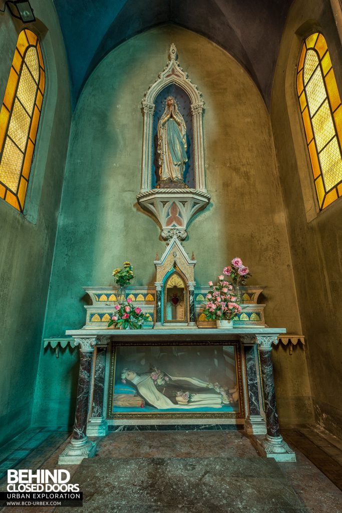 Blue Chapel Monastery, Italy - Side chapel