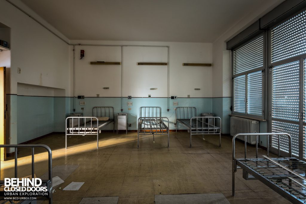 Hospital SC, Italy - Beds in a ward room