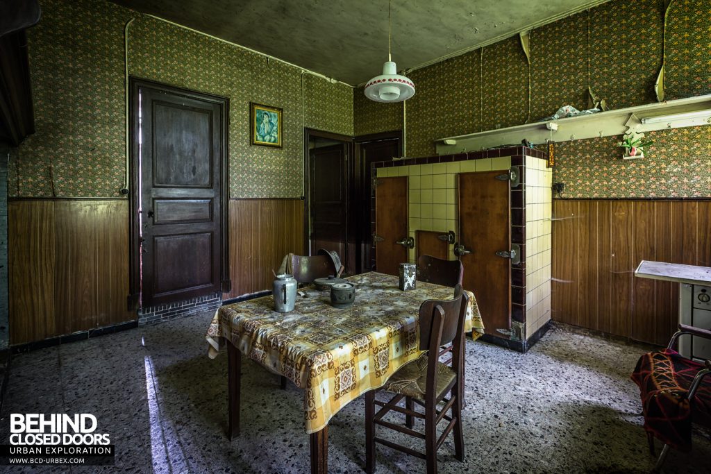 Maison Gustaaf, Belgium - Kitchen of the abandoned house