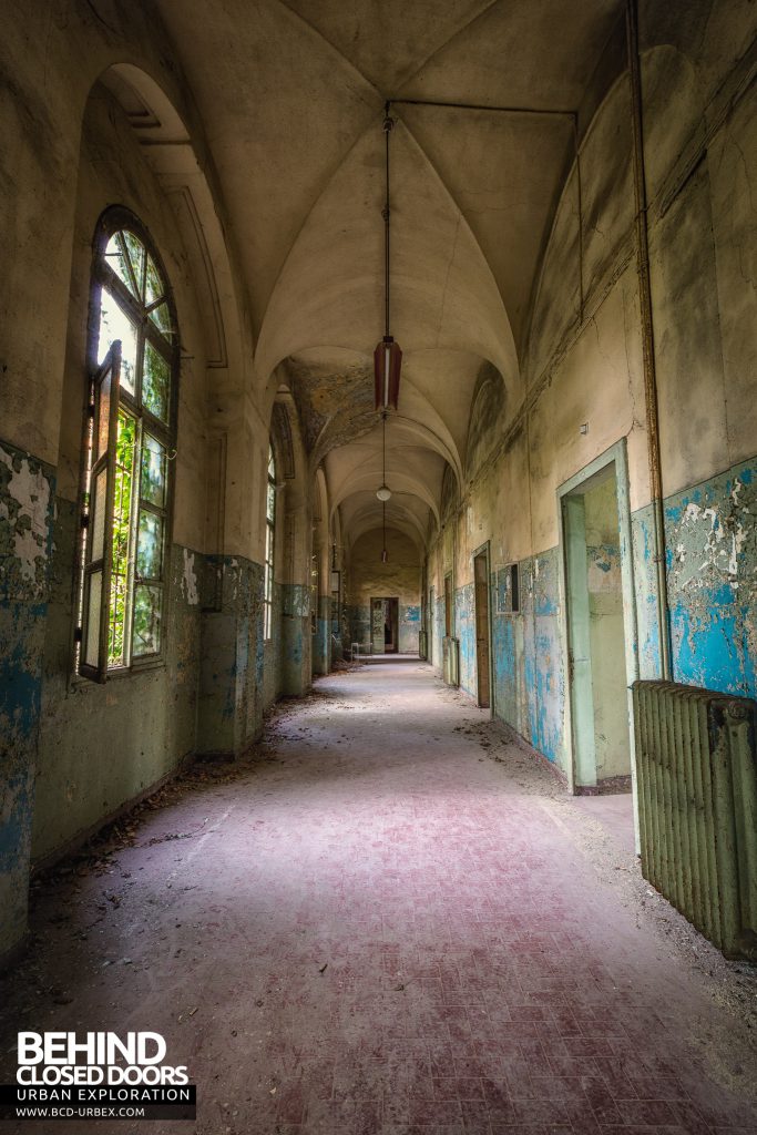 Manicomio di Racconigi - Tall corridor