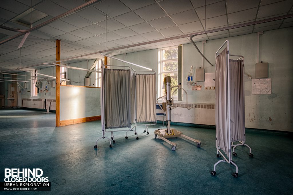 Selly Oak Hospital - Hoists and curtains