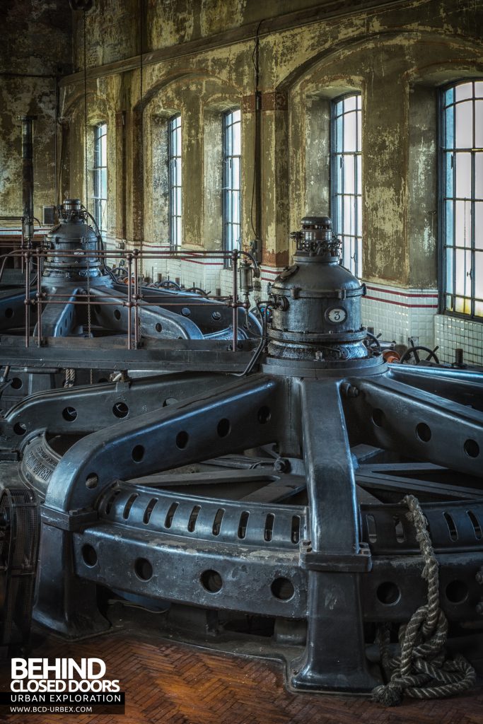 Black Turbines - Classic design from the early 1900s